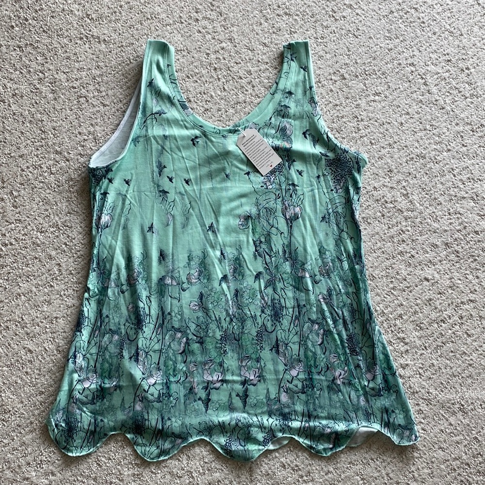 😍Summer top. Green with print. Size L